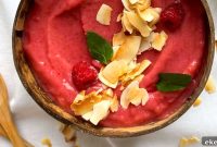 Creamy Raspberry Pineapple Smoothie Bowl Recipe for Breakfast