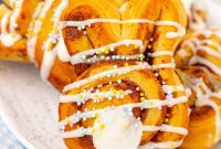 Easter Bunny Cinnamon Roll Recipe — Cute Spring Brunch Treat