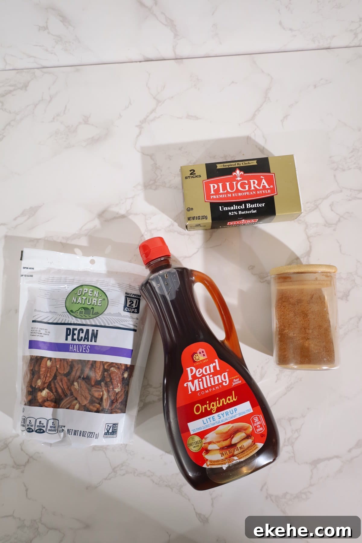 Ingredients required for this recipe: pecans, maple syrup, butter, and cinnamon.