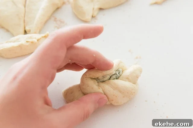 Buffalo Garlic Knot Recipe: Spicy, Cheesy Pull-Apart Rolls 13 Stuffing Pizza Knot Closed with Blue Cheese