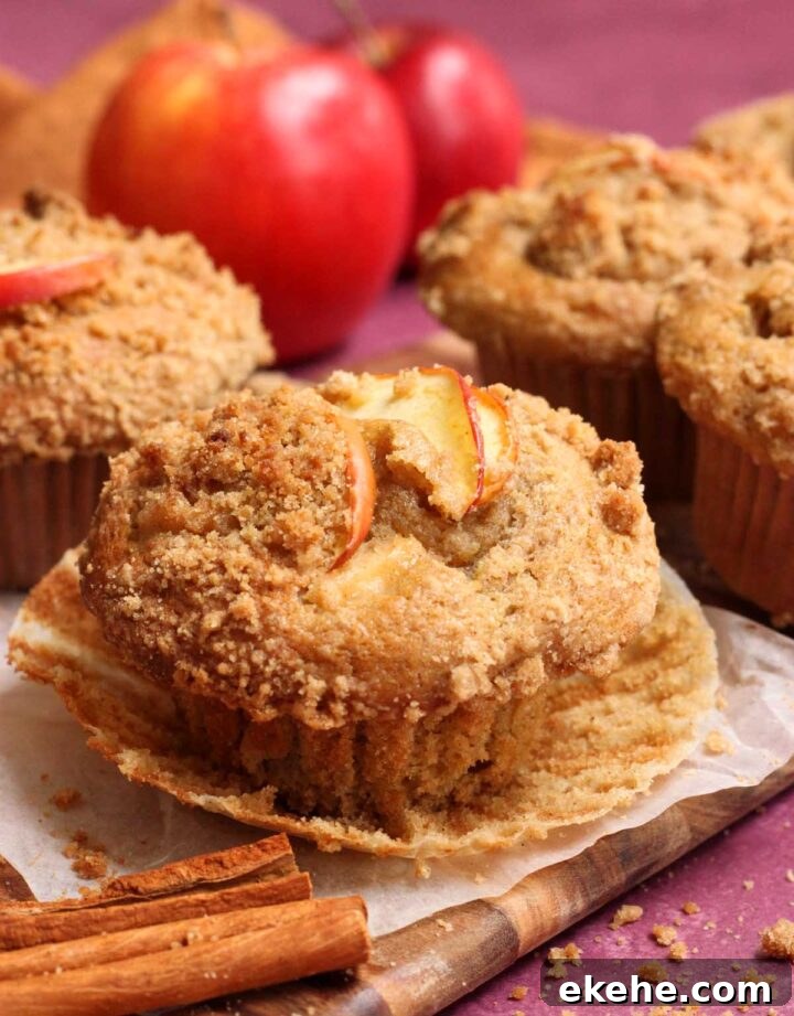 apple cinnamon muffin with cinnamon streusel