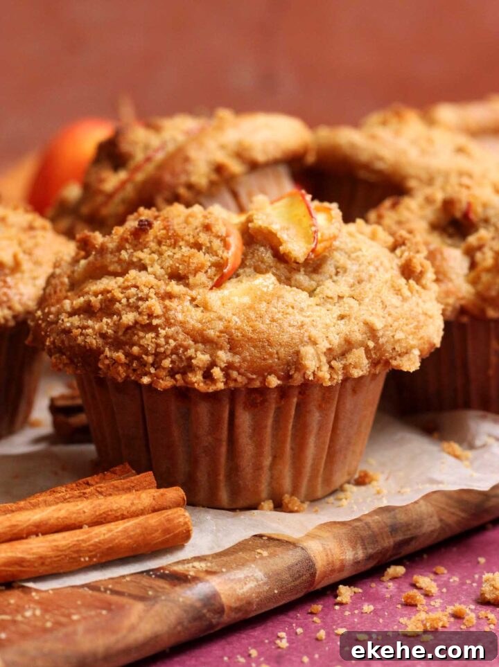 apple cinnamon muffin with cinnamon streusel