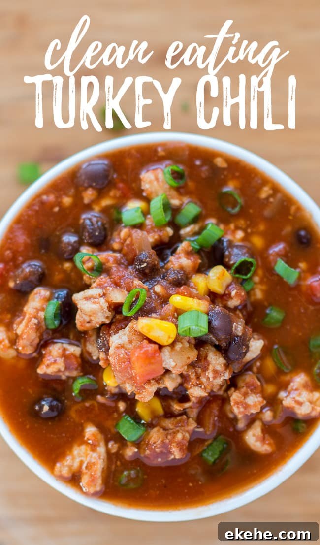 Clean Eating Turkey Chili Recipe - I'm loving this easy and nutritious clean eating turkey chili recipe. It's the perfect healthy crock pot chili!