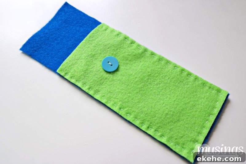 A step by step photo tutorial for how to make a pencil case from felt. This is a perfect beginner sewing project - it's so easy, the kids can do it! Plus they'll love customizing their own pencil case for back to school!