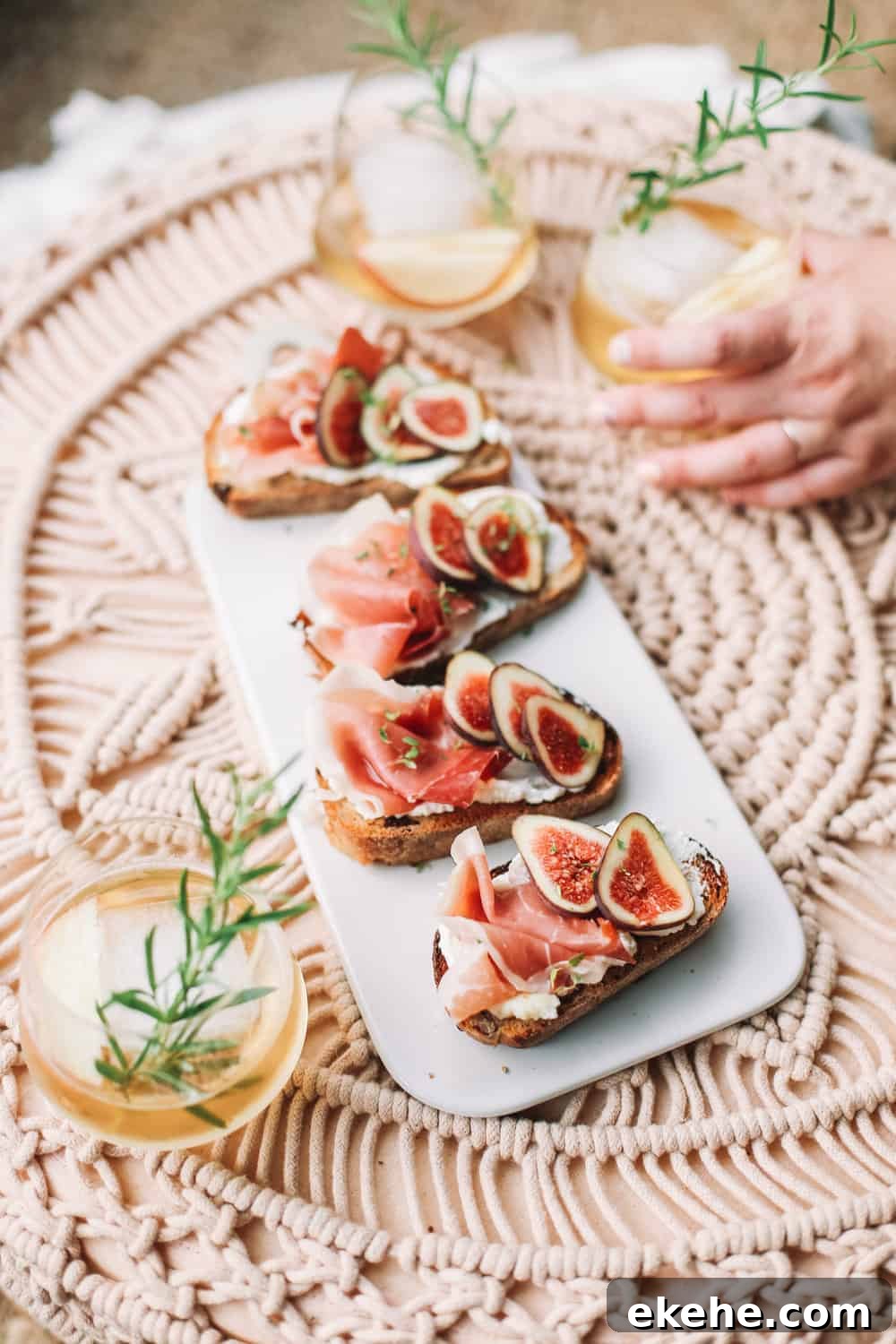 Fig and prosciutto crostini