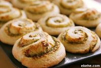 Savory Pesto Cheese Rolls: Quick Homemade Snack Recipe