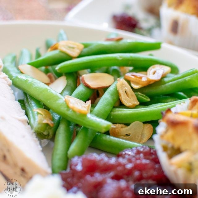 Finished green beans with almonds and garlic