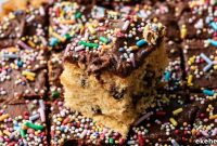 25 Irresistible Cookie Recipes Guests Can’t Help Sneaking
