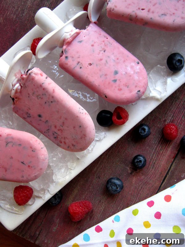 Raspberry and Blueberry Frozen Yogurt Popsicles for Summer Treats 3 Raspberry & Blueberry Frozen Yogurt Pops